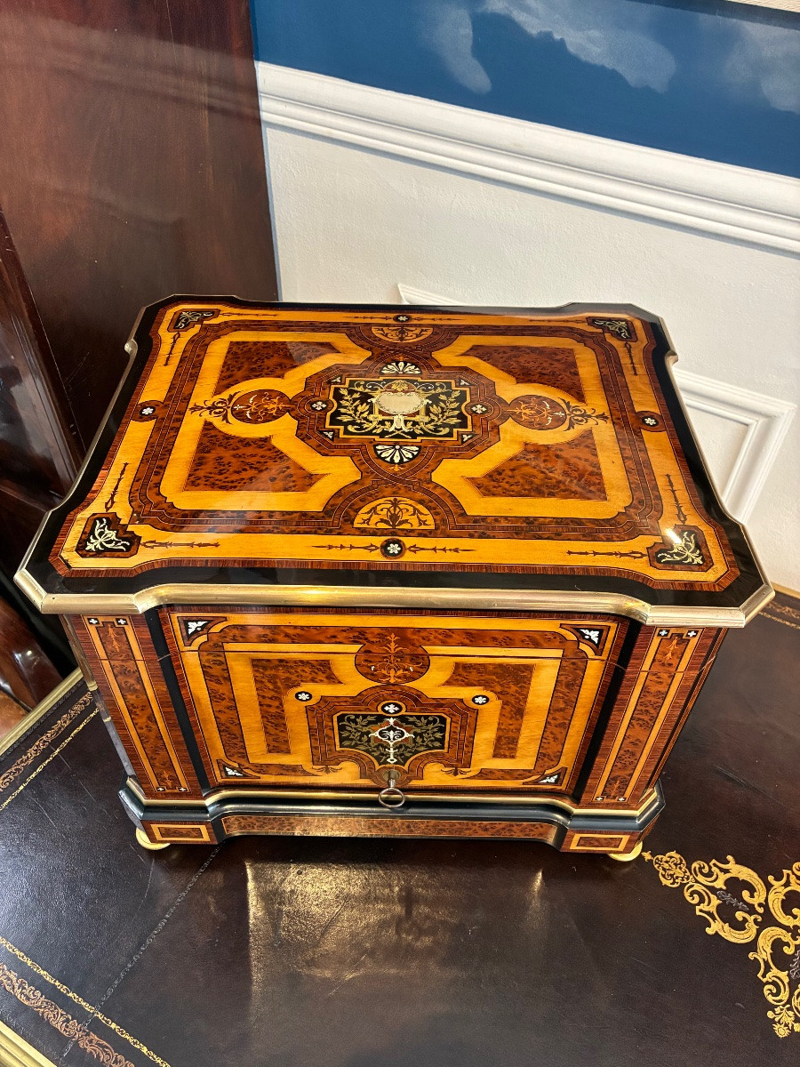 Grande cave à liqueur Ep Napoléon III marqueterie miroir Cristal baccarat, 6 carafes 30 verres-photo-3