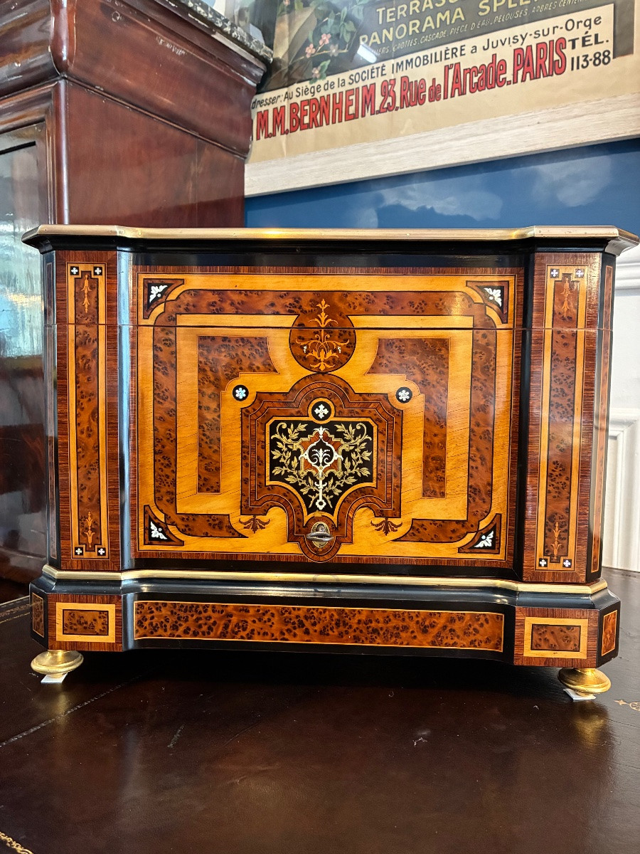 Grande cave à liqueur Ep Napoléon III marqueterie miroir Cristal baccarat, 6 carafes 30 verres-photo-4