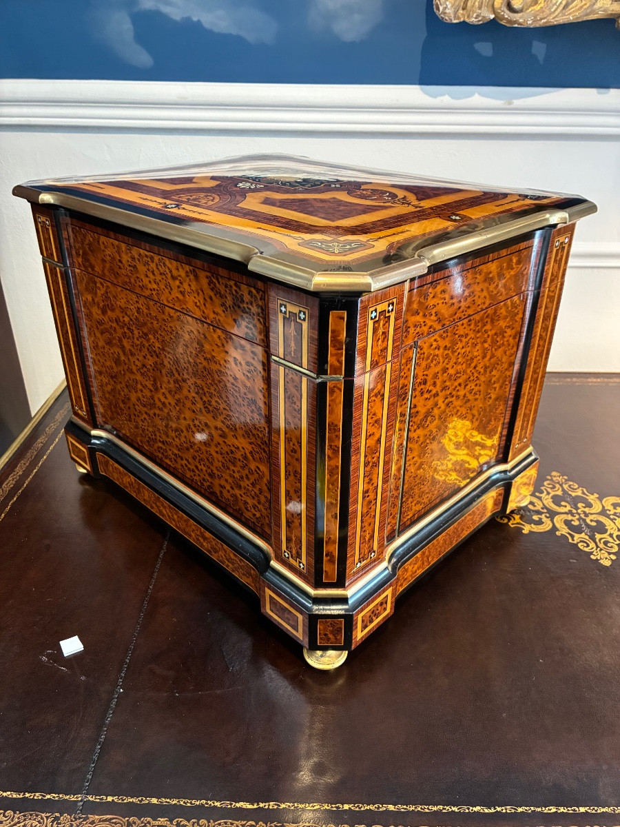 Grande cave à liqueur Ep Napoléon III marqueterie miroir Cristal baccarat, 6 carafes 30 verres-photo-1