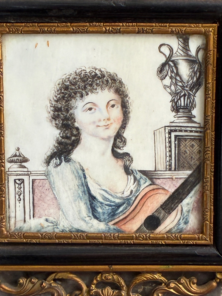 Miniature sur ivoire Jeune femme à la guitare Époque Directoire fin XVIII début XIXe-photo-3