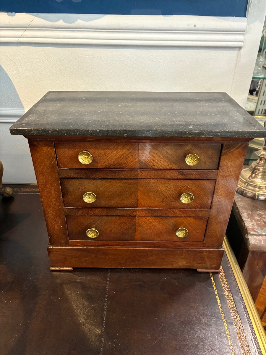 Master's Chest Of Drawers, Restored, Made Of Mahogany And Black Marble – 19th Century