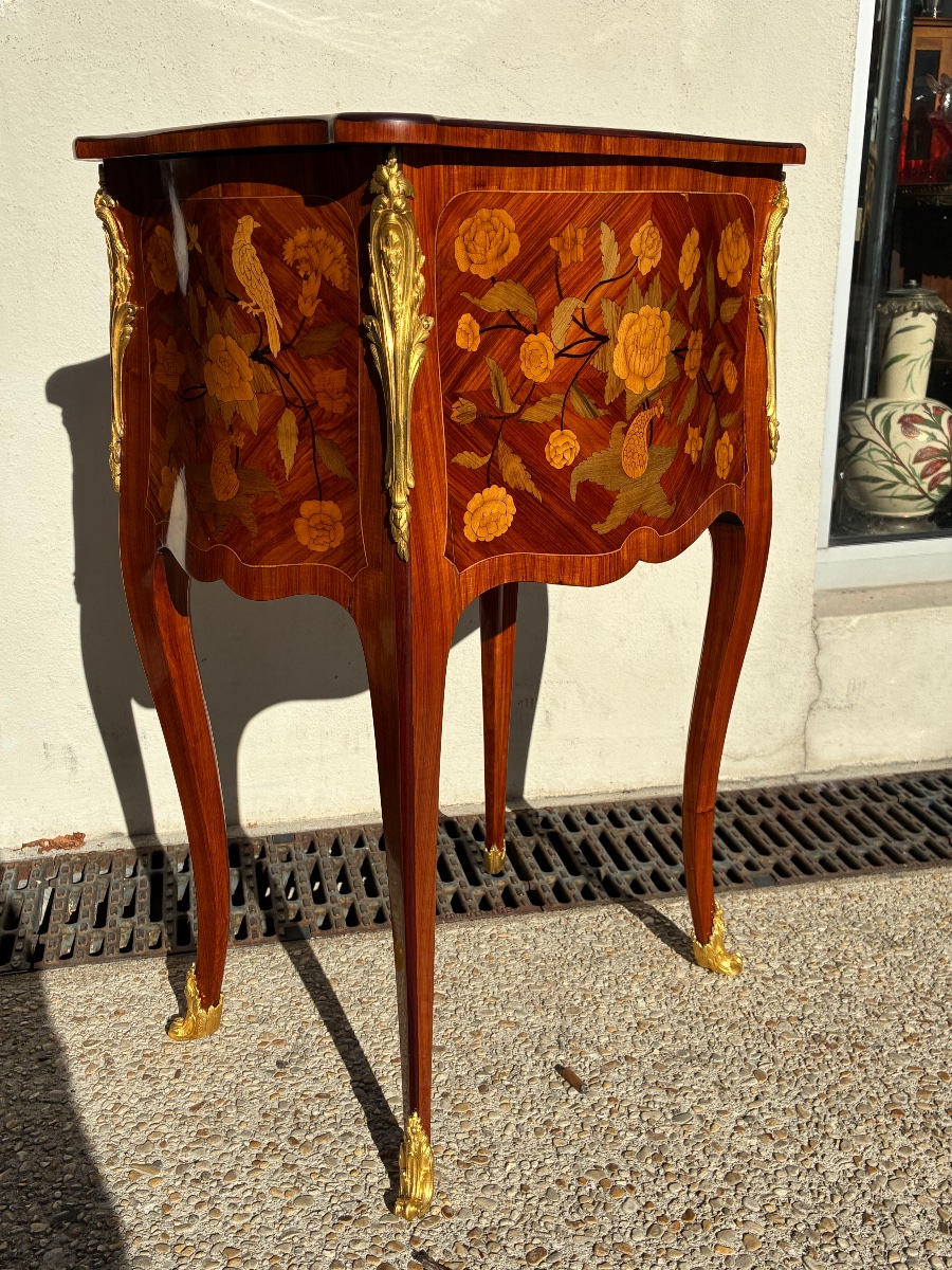 19th-century Louis XV-style Coffee Table With Floral Marquetry, Writing Desk, And Gilded Bronze Accents -photo-3