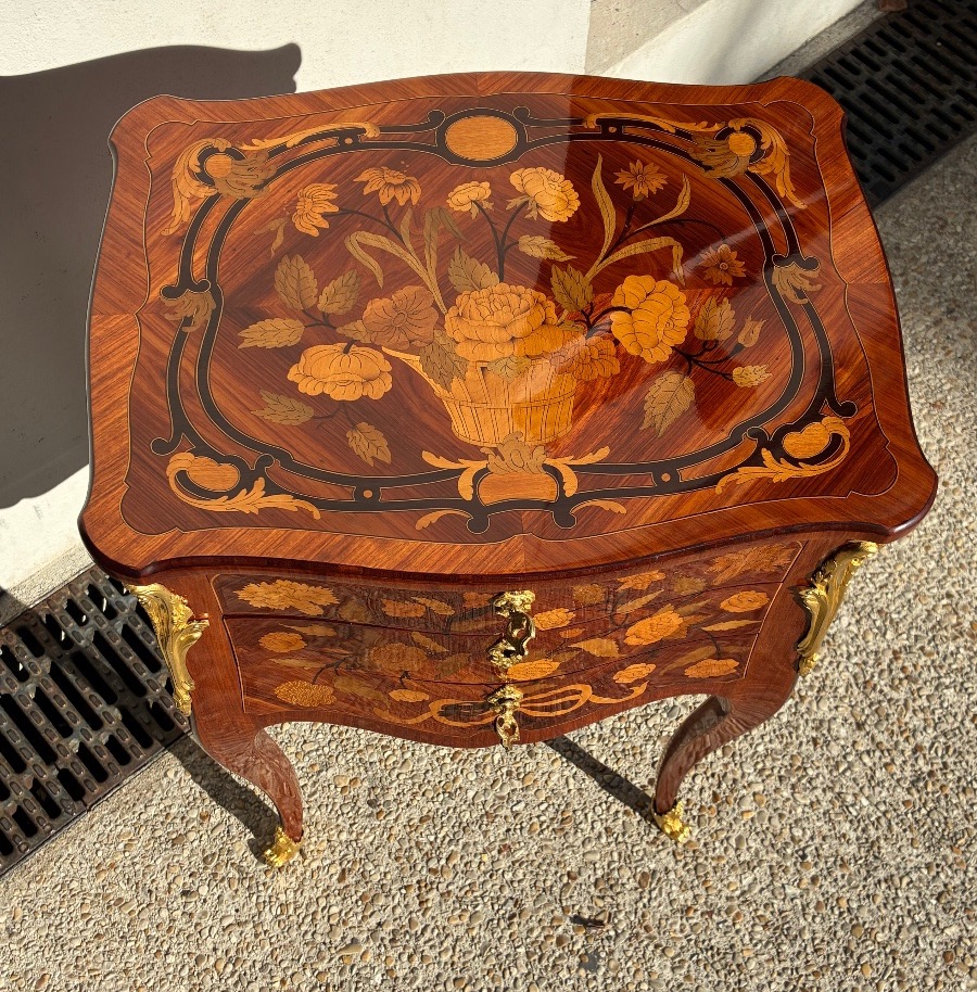 19th-century Louis XV-style Coffee Table With Floral Marquetry, Writing Desk, And Gilded Bronze Accents -photo-4