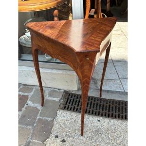 Table de toilette en éventail du XIXᵉ siècle, dans le goût du XVIIIᵉ siècle, de style Louis XV