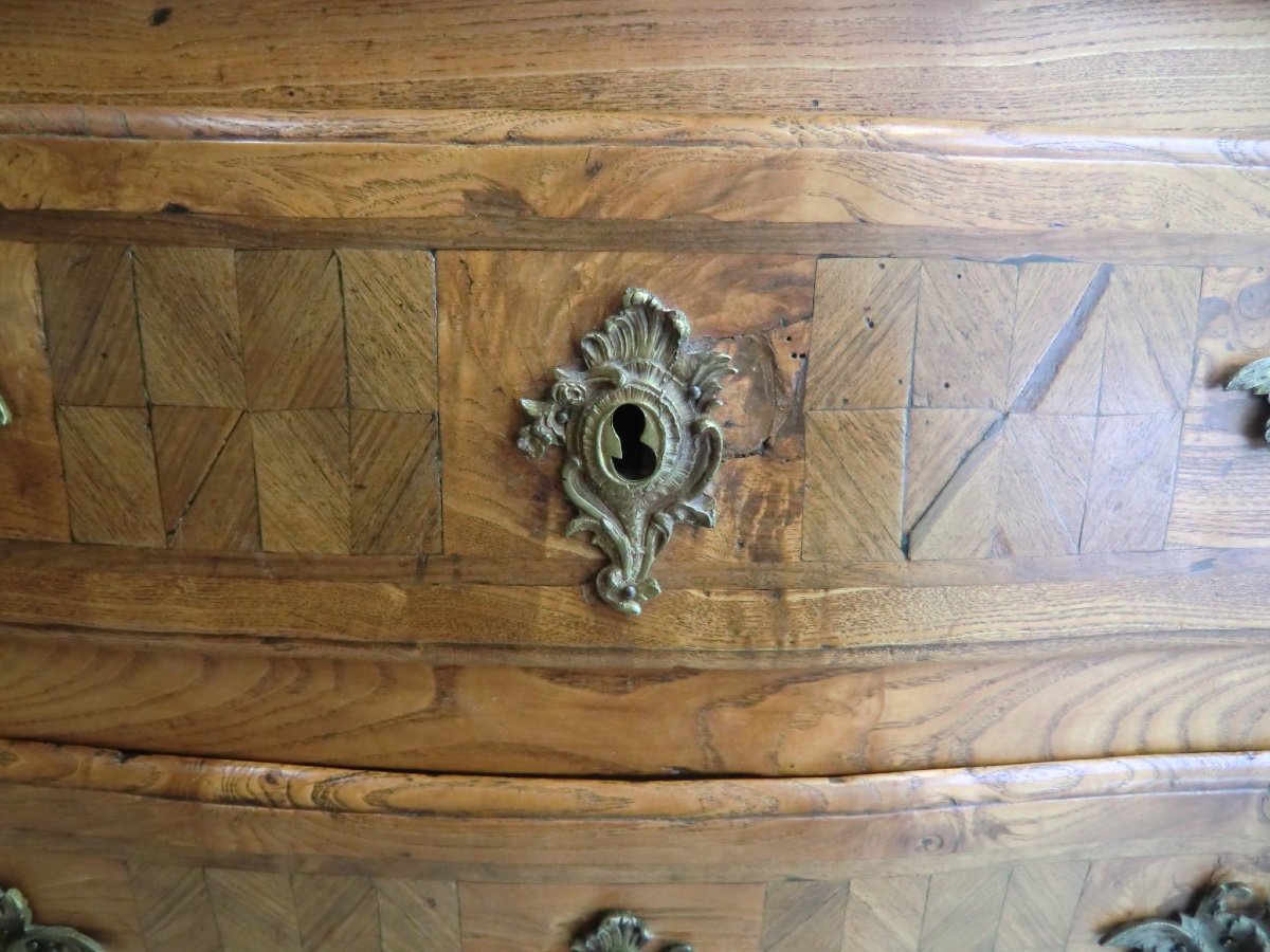 Commode Tombeau en Orme marquetée du Dauphiné Époque XVIII è Style Régence 82 X 115 X 61 Cm-photo-3