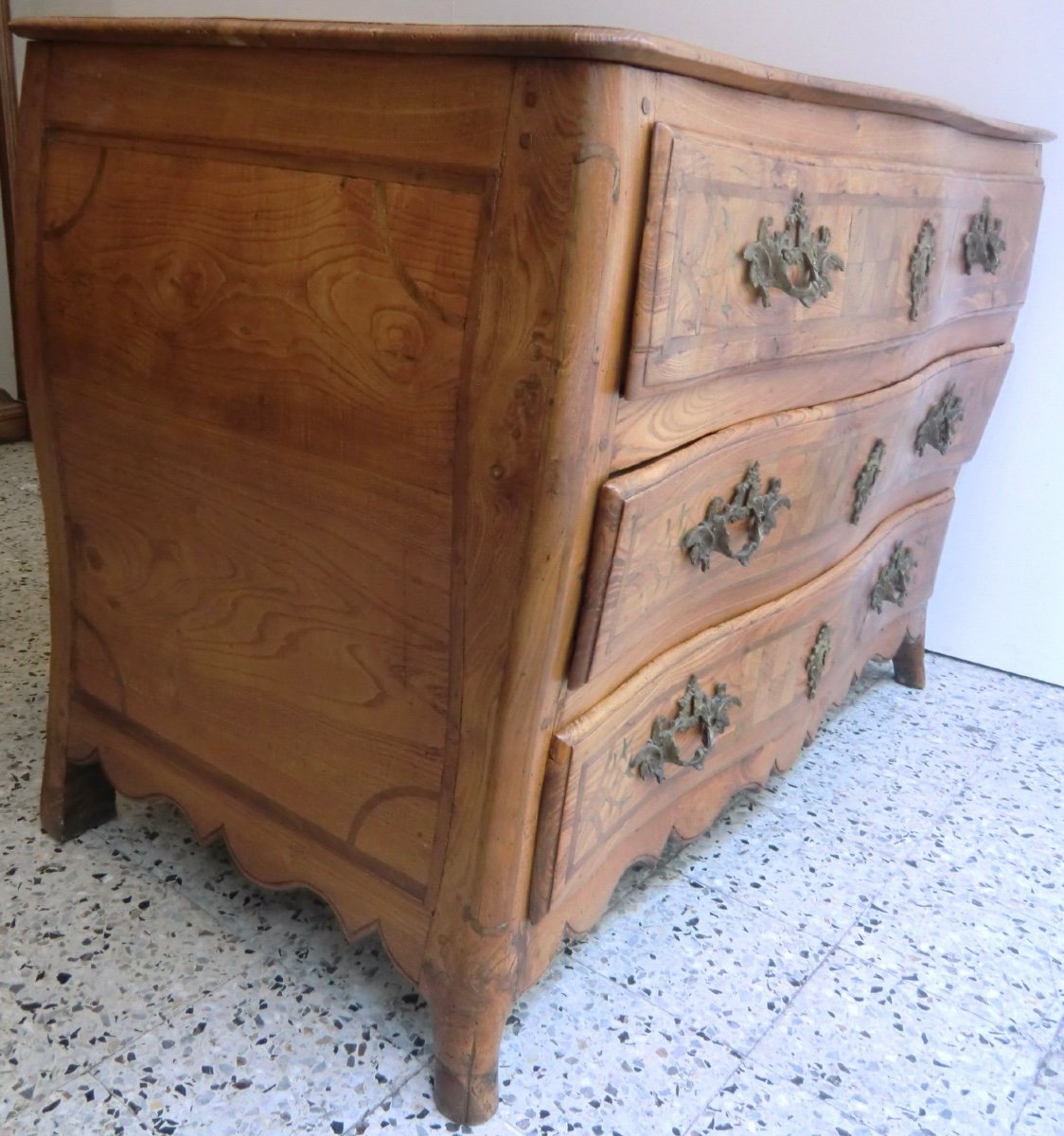 Commode Tombeau en Orme marquetée du Dauphiné Époque XVIII è Style Régence 82 X 115 X 61 Cm-photo-4