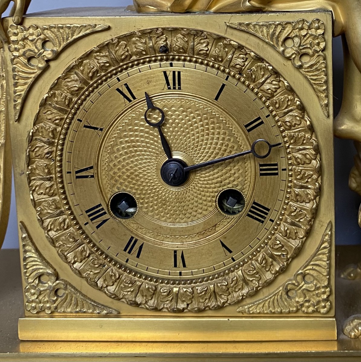 Pendule en bronze doré époque Restauration-photo-2