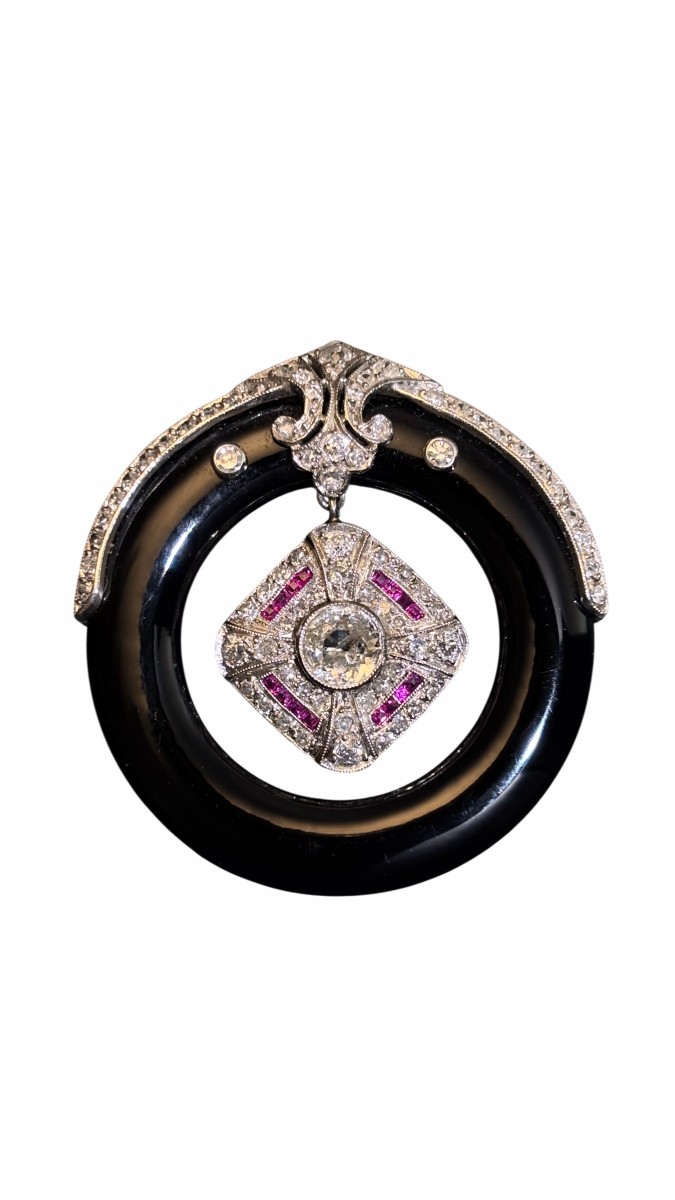 Pendentif anneau en or, platine, onyx et diamants, vers 1930