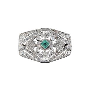 Broche plaque ART DECO en platine, diamants et émeraude