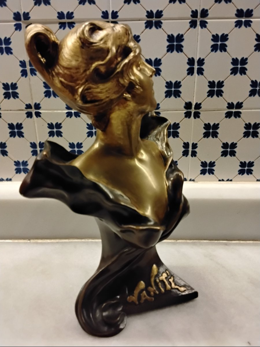 Bronze Bust Of A Young Woman: Vanity-photo-2