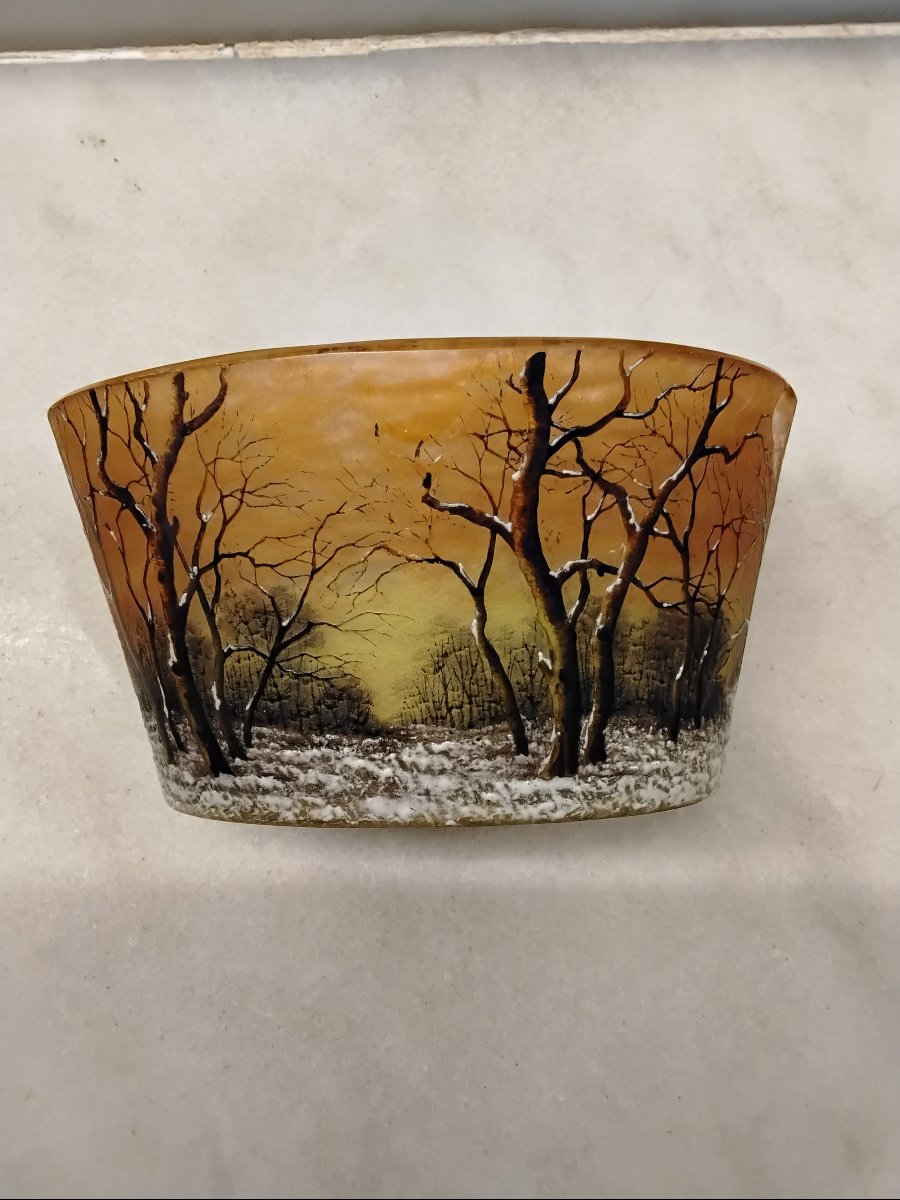 Daum Nancy : vase oblong à décor d une foret enneigée