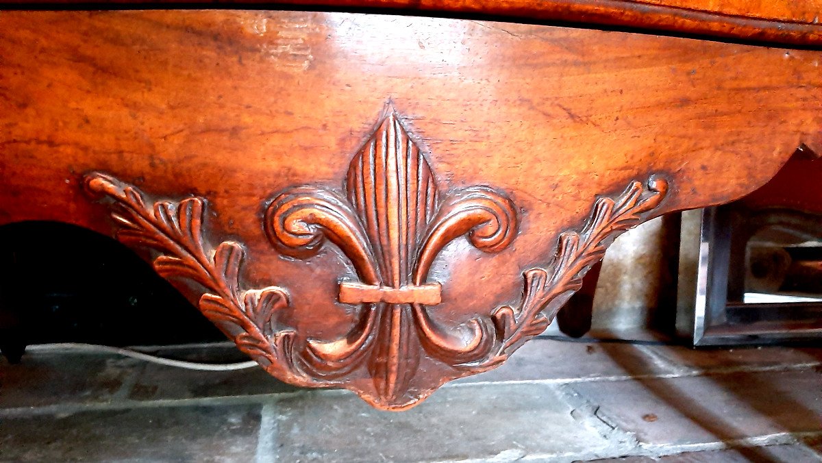 Petite commode en noyer ouvrant par deux tiroirs : &eacute;poque XVIII eme -photo-8