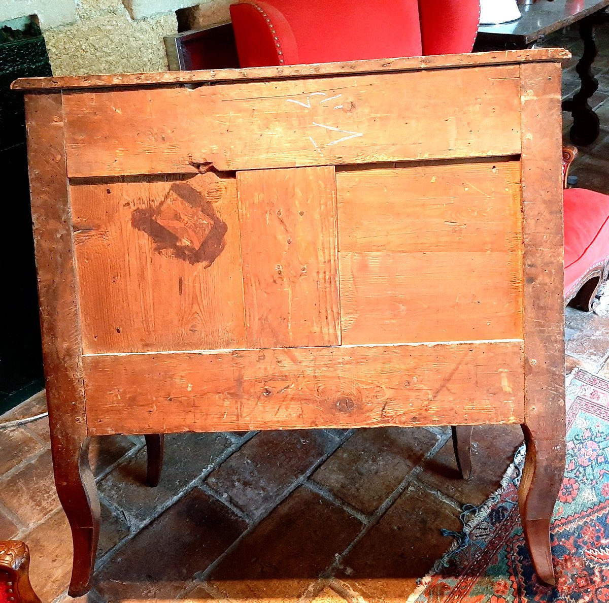 Petite commode en noyer ouvrant par deux tiroirs : &eacute;poque XVIII eme -photo-5
