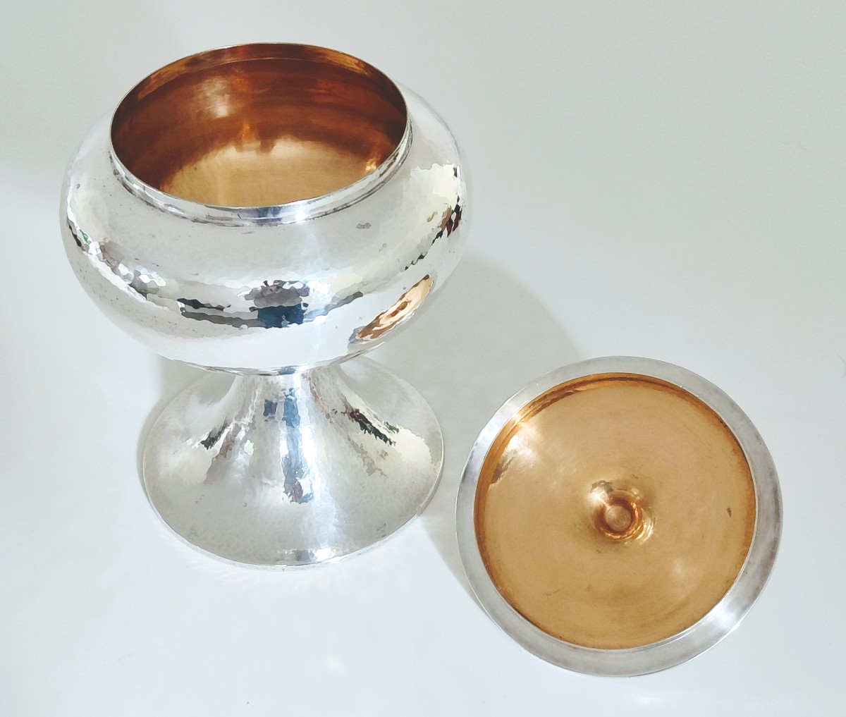 Art Deco Ciborium In Hammered Silver Metal -photo-3