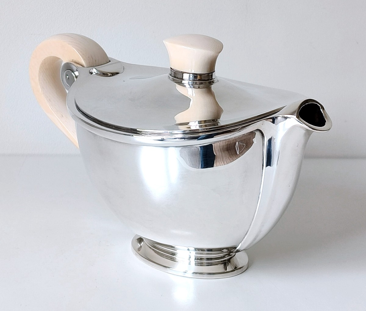 Art Deco Teapot In Solid Silver And Ivory Wolfers Model Méda-photo-1