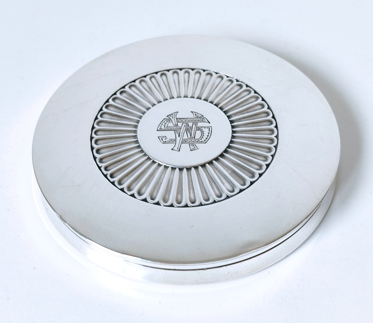 Boîte en argent massif Georg Jensen 