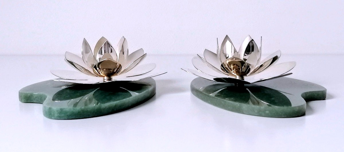 Une paire de bougeoirs en argent massif et jade en forme de nénuphars -photo-1