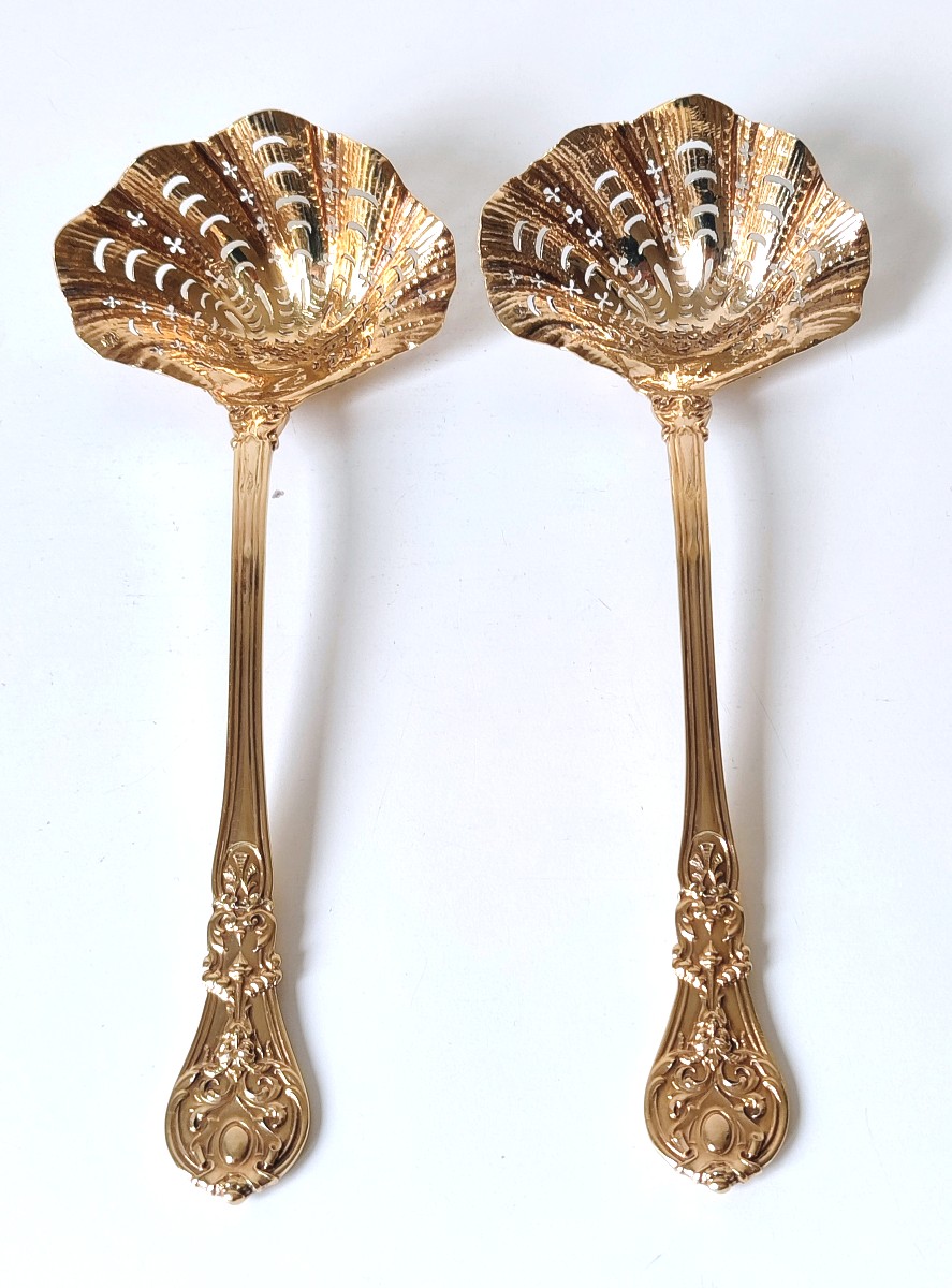 Une paire de cuillères à saupoudrer en argent massif vermeil -photo-2