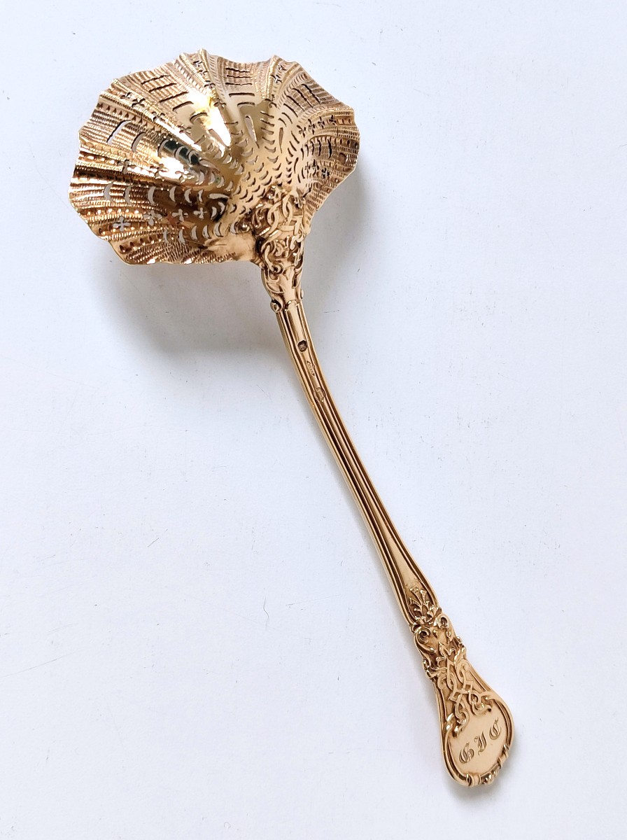 Une paire de cuillères à saupoudrer en argent massif vermeil -photo-4