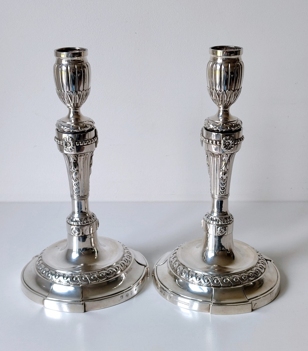 Une paire de bougeoirs en argent massif Liège 18ème siècle -photo-1