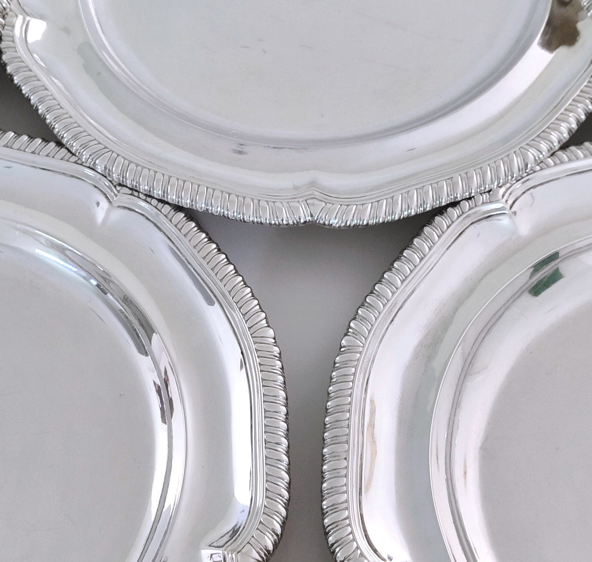 Six assiettes en argent massif avec les armoiries du Grand-Duché Mecklenbourg-Schwerin -photo-1