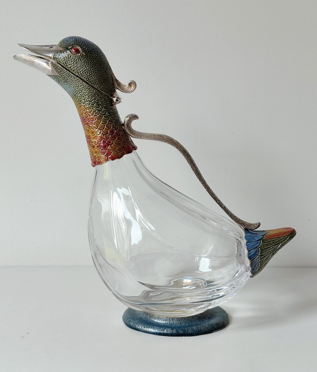 Aiguière en forme de canard  en verre et argent massif emaillée 