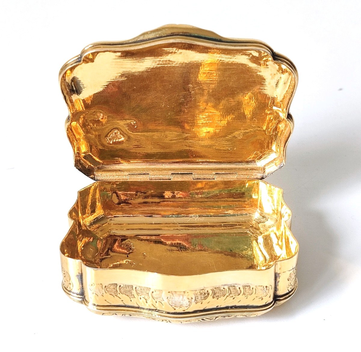 Boîte à priser en argent massif vermeil Paris 1730-photo-3