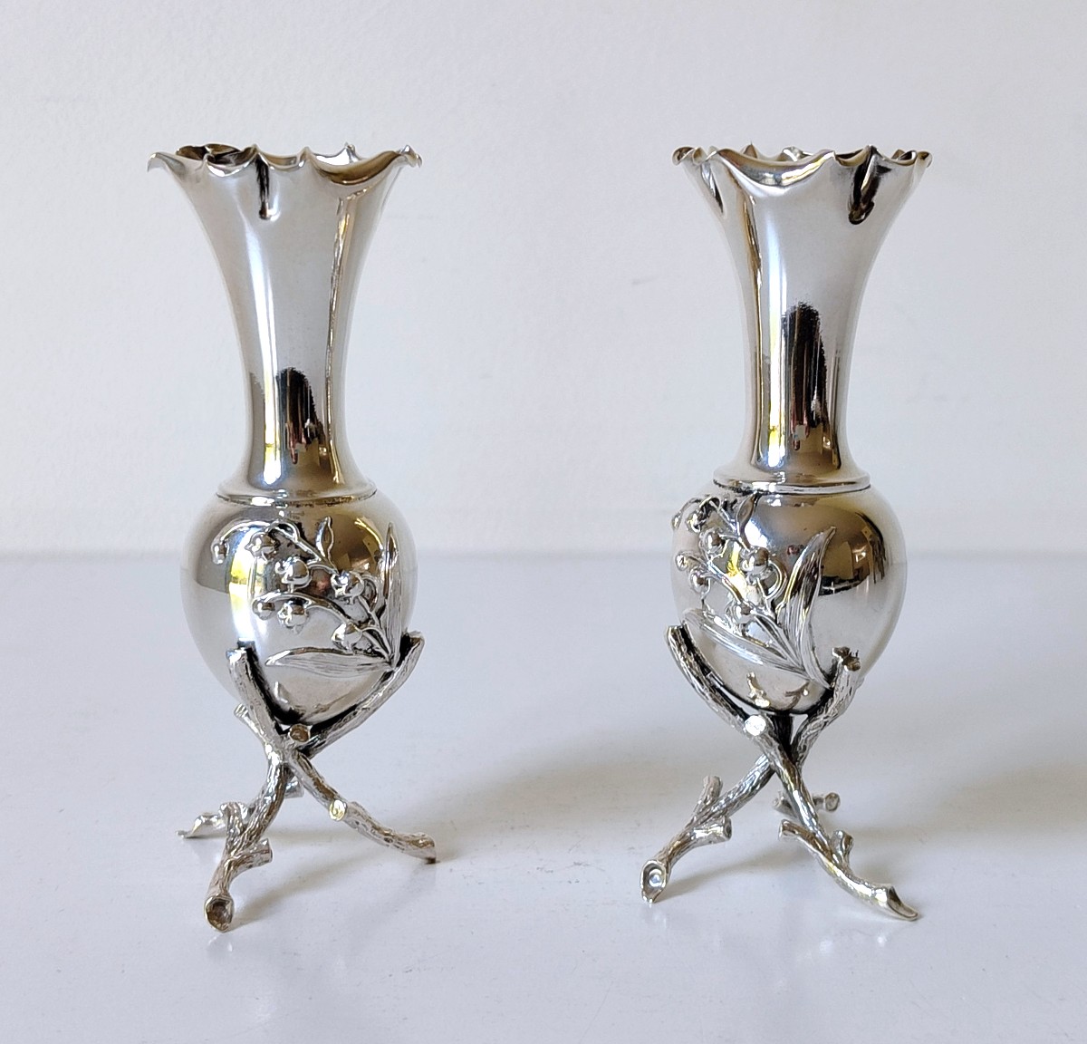 Une paire de vases de table art nouveau en argent massif 