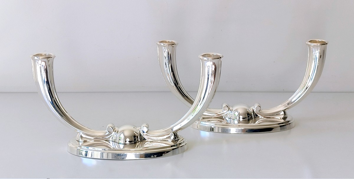 Une paire de candélabres art deco en argent massif 