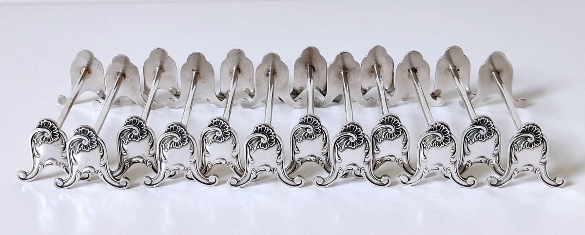 Douze porte couteaux en argent massif 