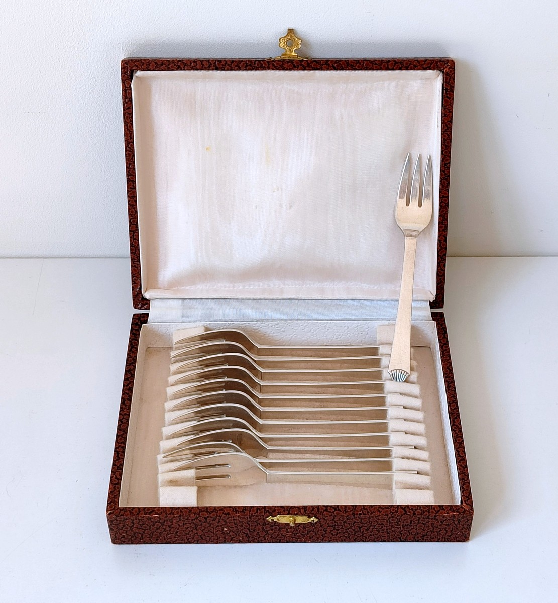 Douze fourchettes à gâteau en argent massif Hans Hansen modèle Vendome 