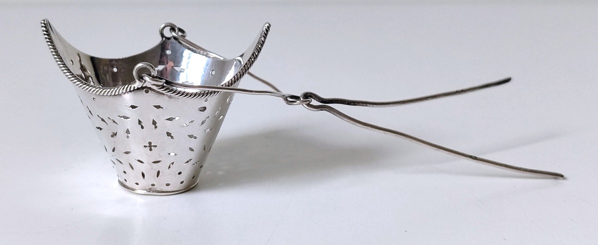 Four Empire Tea Strainers In Sterling Silver-photo-3