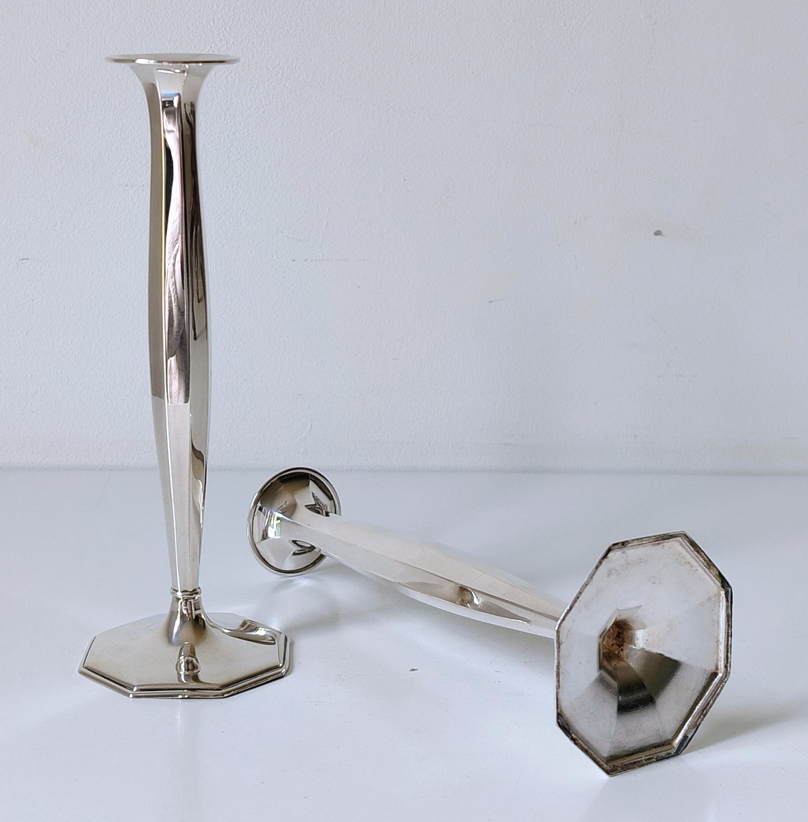 Une paire de petits vases de table en argent massif -photo-2