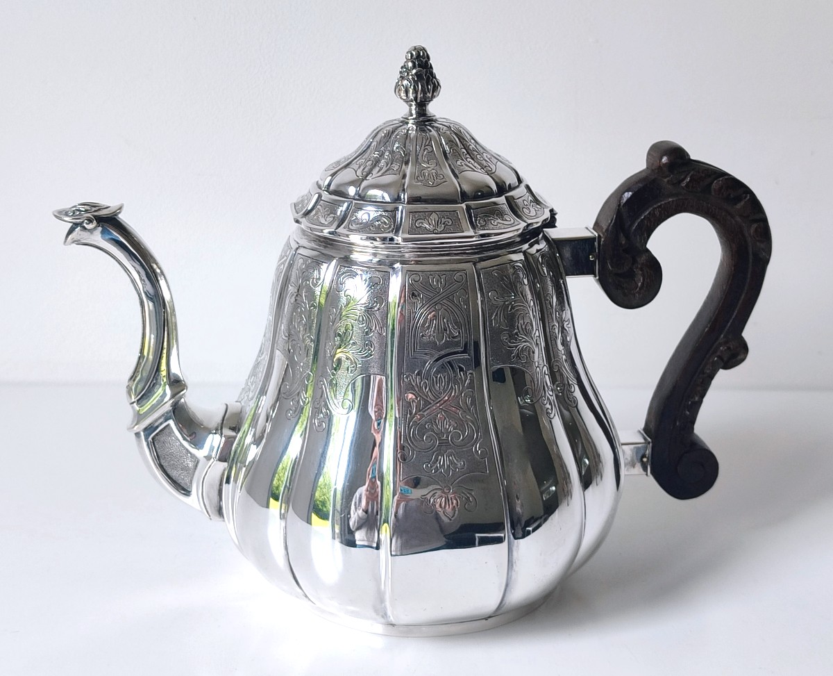 Théière de style Régence en argent massif 