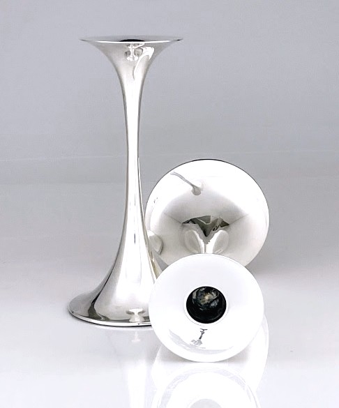 Une paire de bougeoirs "Trumpetti" en argent massif  Tapio Wirkkala -photo-4
