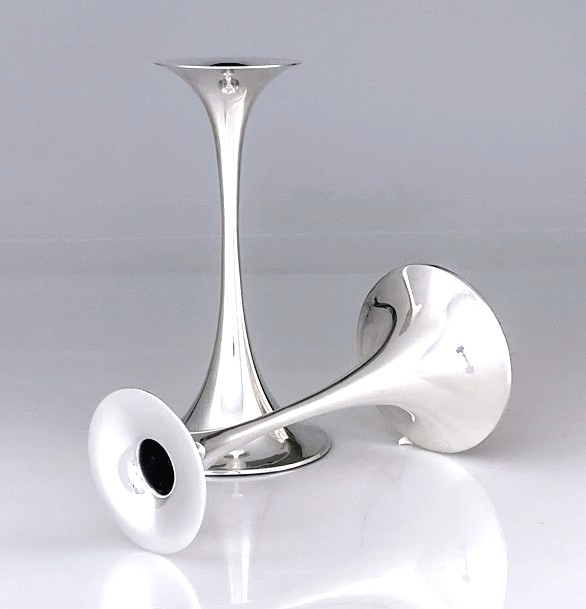 Une paire de bougeoirs "Trumpetti" en argent massif  Tapio Wirkkala -photo-1