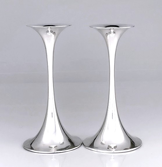 Une paire de bougeoirs "Trumpetti" en argent massif  Tapio Wirkkala 