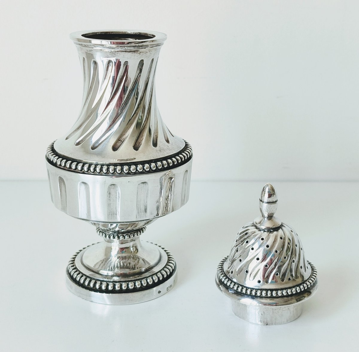Saupoudreuse en argent massif Anvers 1789-photo-3