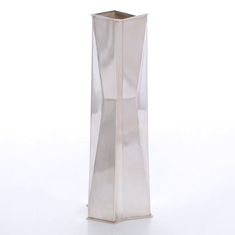 Vase moderniste en argent massif Tapio Wirkkala modèle TW 6-4