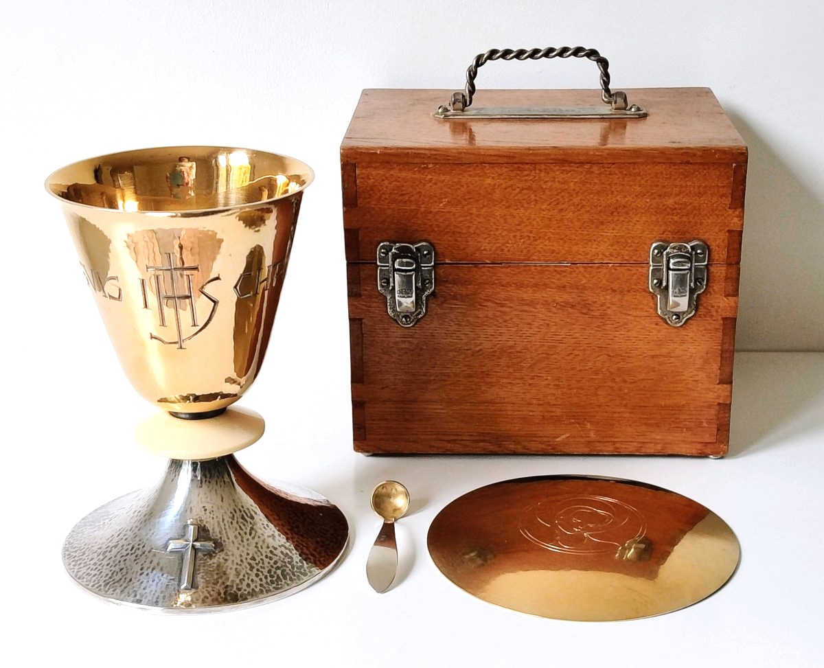 Calice avec sa patène et cuillère art deco en argent massif martelé et ivoire 