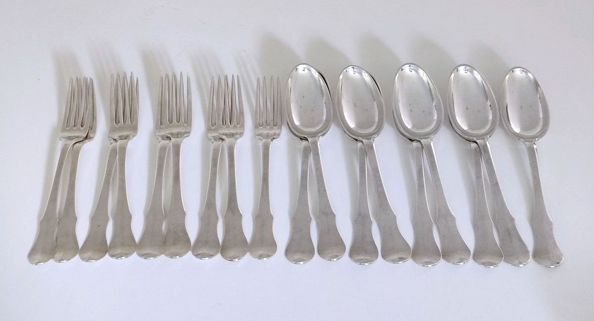 Neuf fourchettes et neuf cuillères de table en argent massif Mons 1785