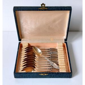 Douze cuillères à moka en argent massif 