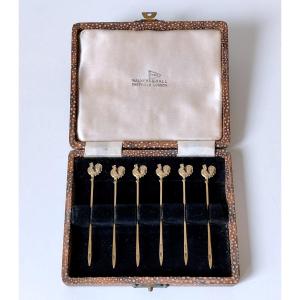 Six bâtonnets de cocktail décoré de coqs en argent massif vermeil 