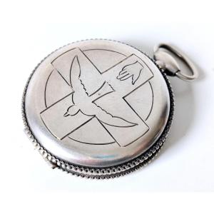 Boîte à hostie en argent massif 