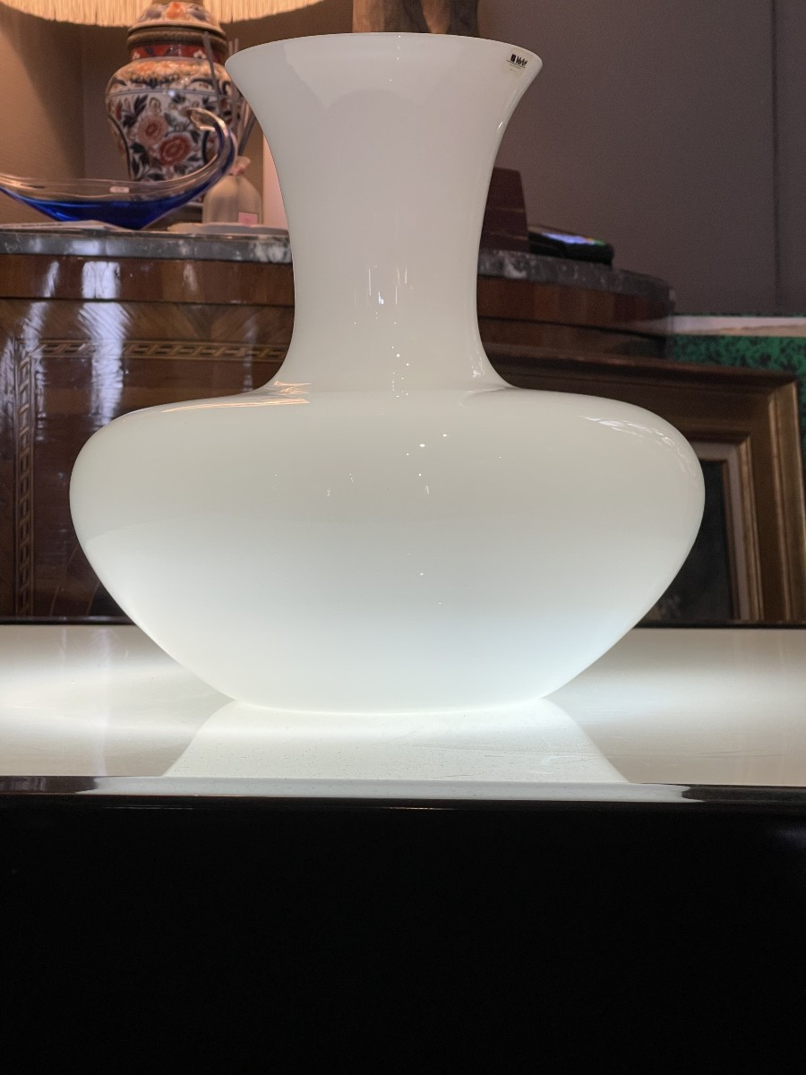 White Opaline Living Room Vase Designed By Veart - Italy Design 1970-photo-2
