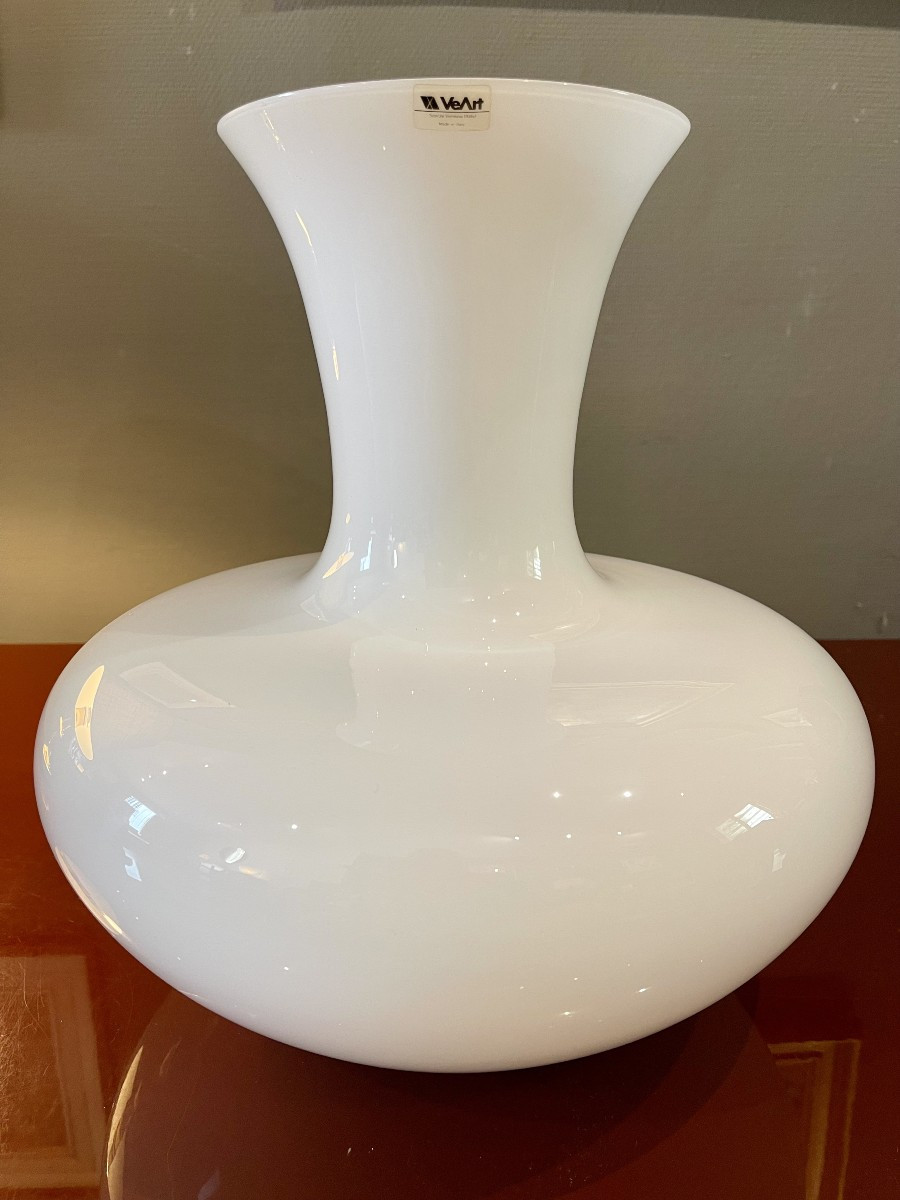 White Opaline Living Room Vase Designed By Veart - Italy Design 1970