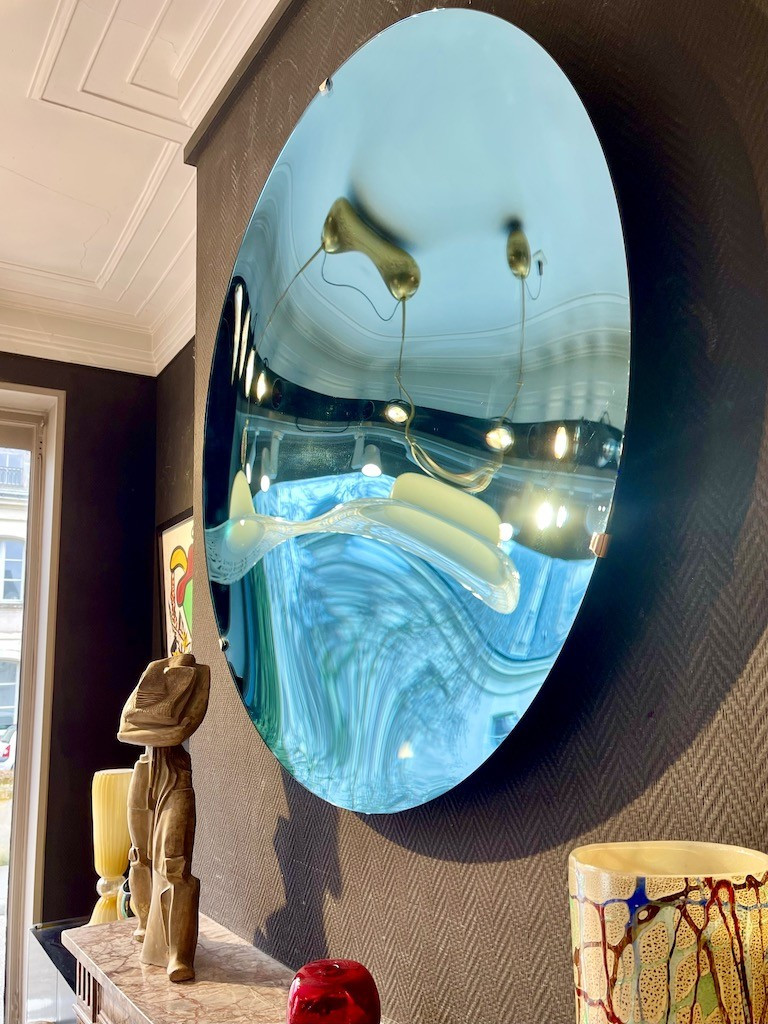 Grand Miroir rond contemporain en verre concave coloré bleu – Italie, XXIe siècle