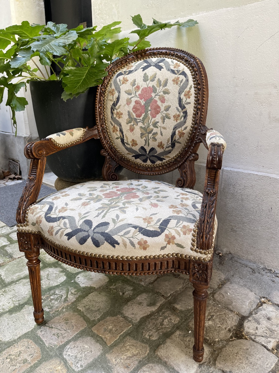 Pair Of Louis XVI Period Oak Cabriolet Armchairs - 18th Century