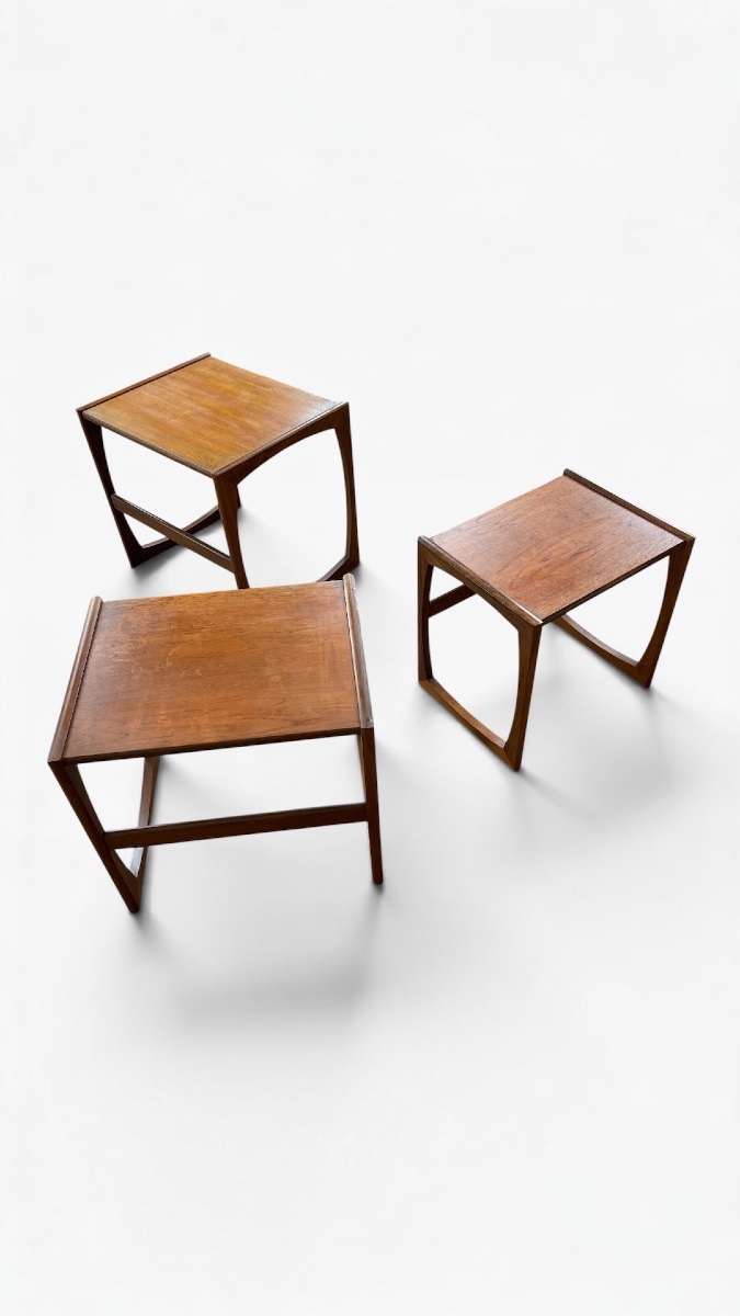 Série de 3 tables gigognes. G-Plan Modèle « Quadrille » en teck par Roger Bennett - Année 1960-photo-4