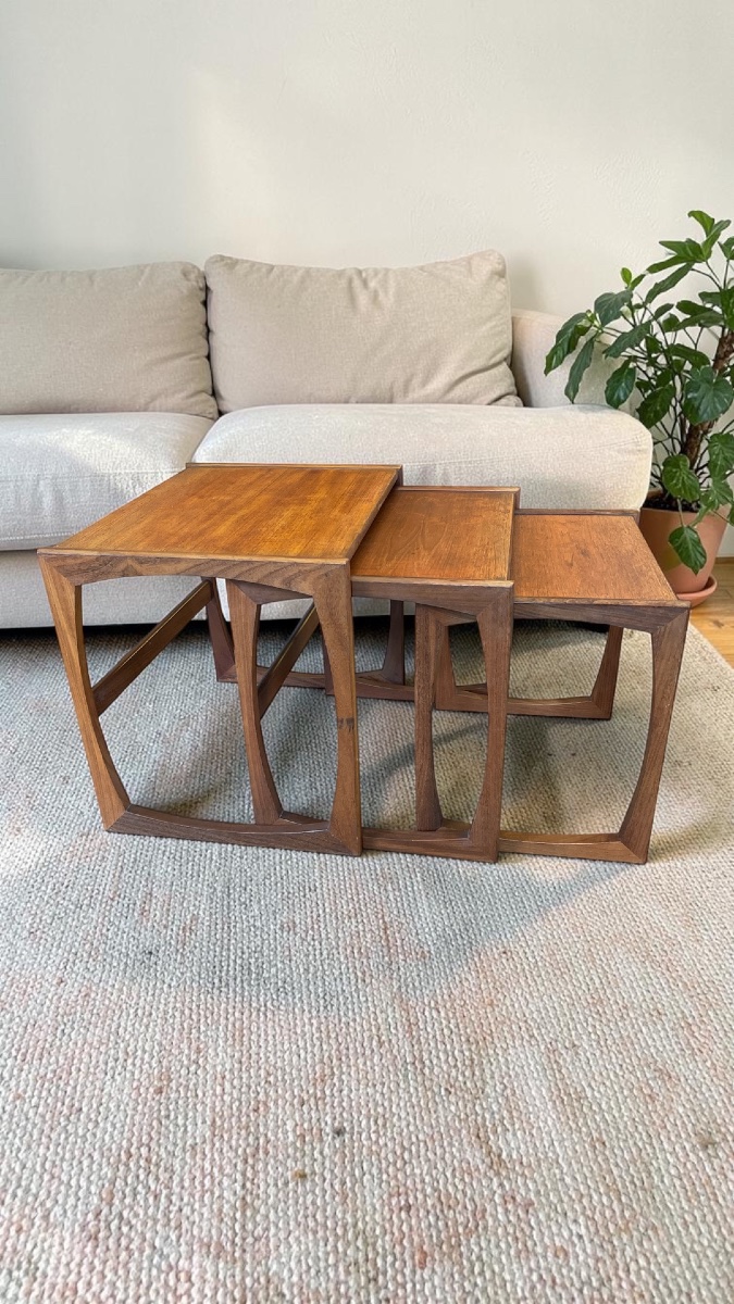 Série de 3 tables gigognes. G-Plan Modèle « Quadrille » en teck par Roger Bennett - Année 1960-photo-7